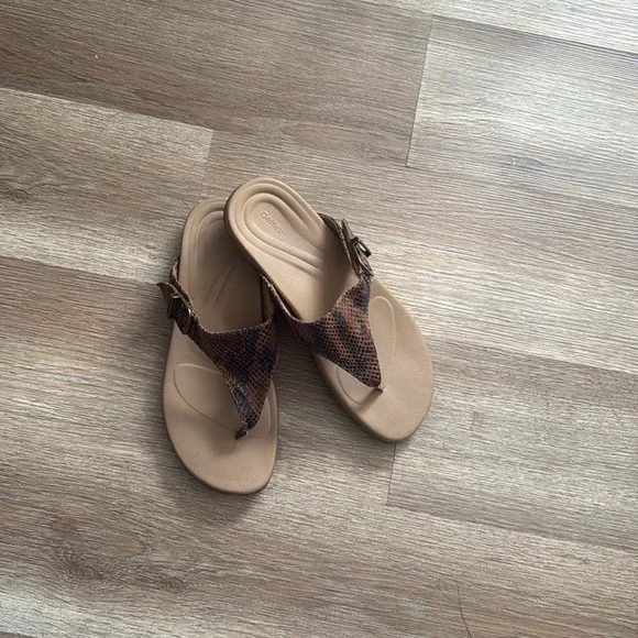 Aetrex Rita Sandals - Picture 2 of 9